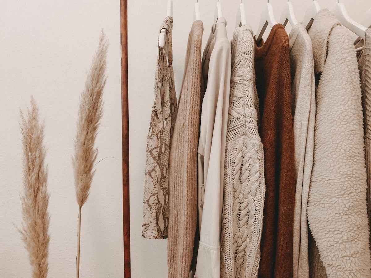 Top 10 Essential Fashion Items for Travelers