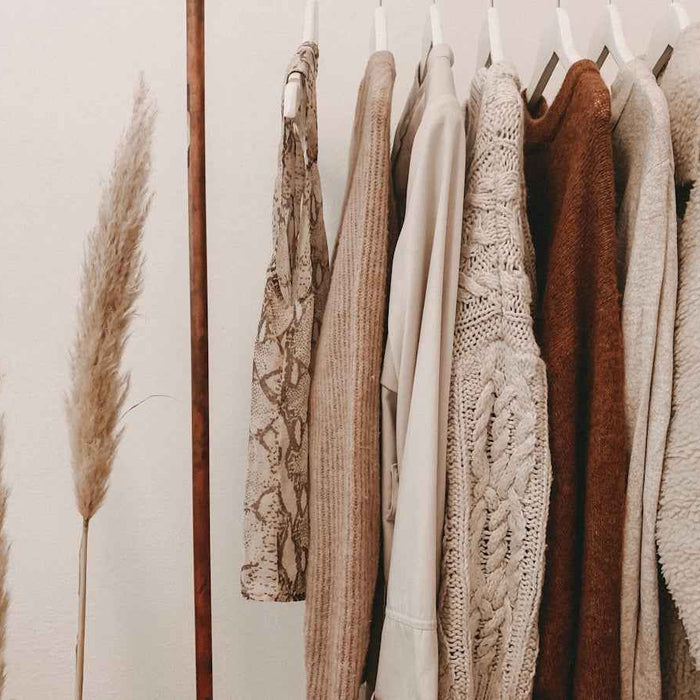 Top 10 Essential Fashion Items for Travelers