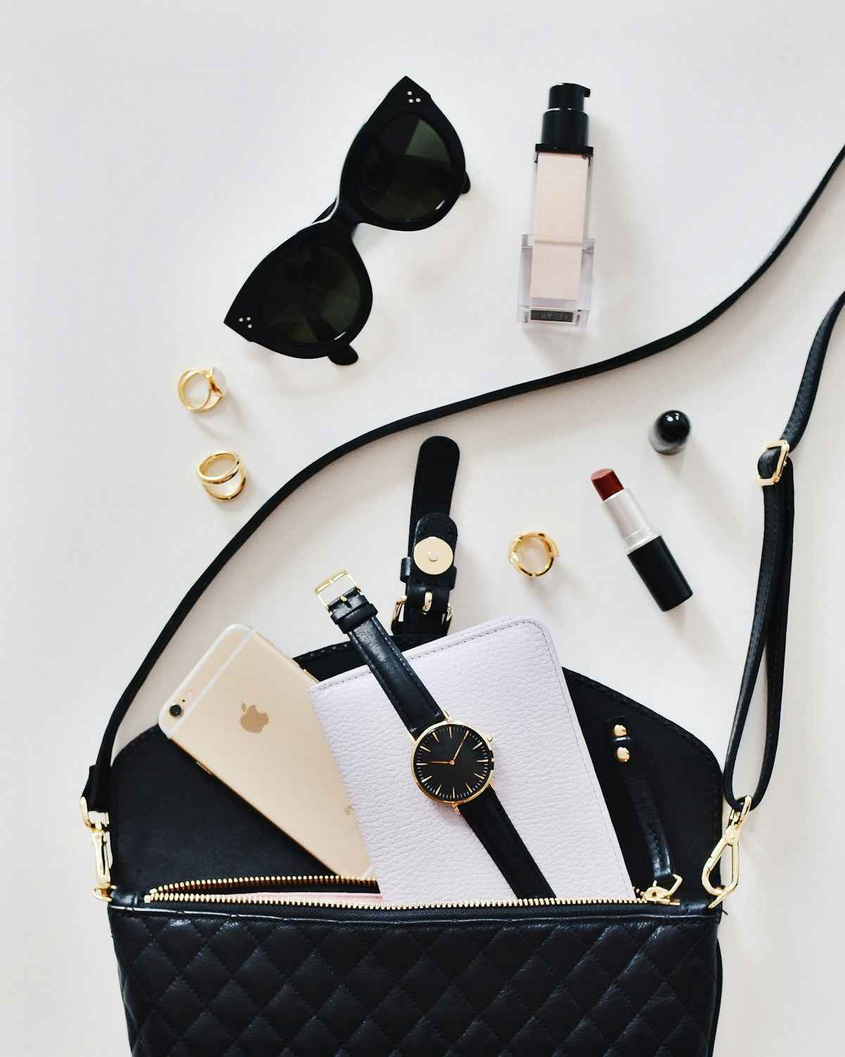Essential Guide to Choosing the Right Fashion Accessories