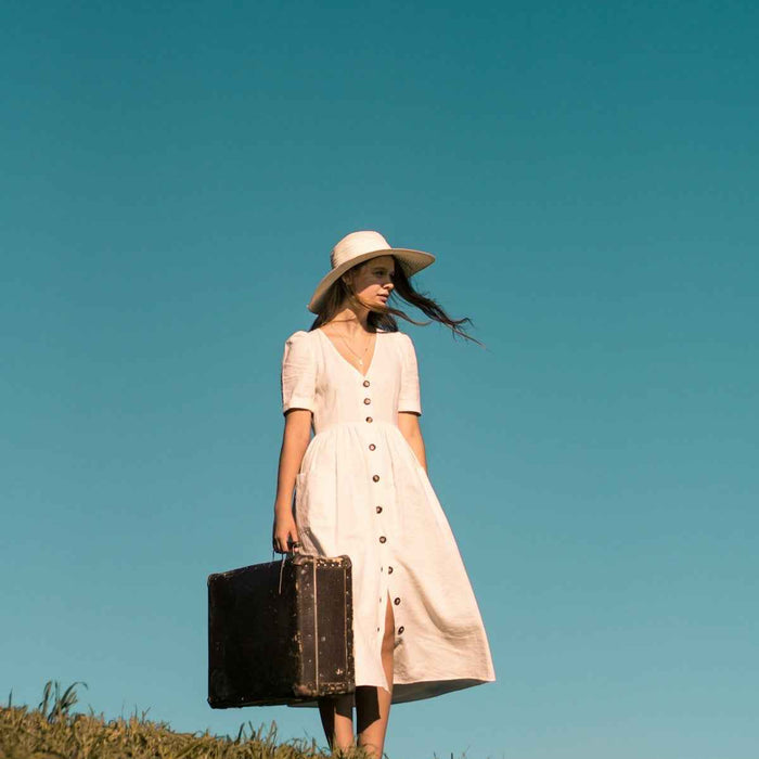 The Art of Fusing Vintage Elements into Modern Outfits
