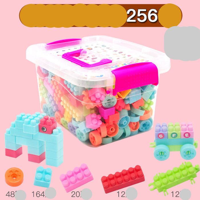 A clear plastic storage box filled with colorful oversized building blocks, shown on a pink background with Chinese text and sample block groups below.