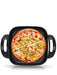 Pizza in a black baking dish with Chinese text on a white background