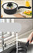 A black saucepan with a clear glass lid is shown in a kitchen setting, with a top panel featuring food inside the pan and a bottom panel showing water being rinsed into a sink. Large Chinese text is overlaid in the bottom section.