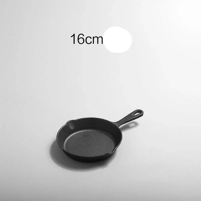 Small black frying pan on a light gray background with text '16cm煎锅'.
