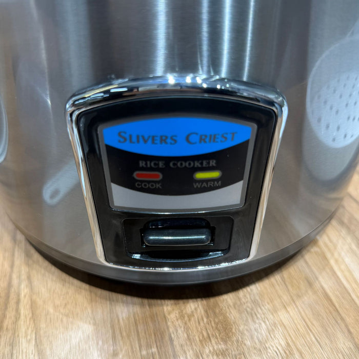Slivers Priest rice cooker on a wooden surface