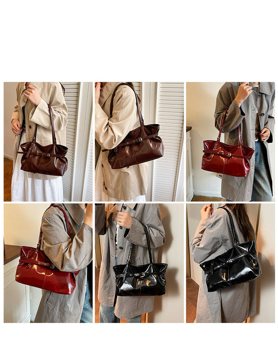 A six-panel collage showing a woman modeling three different handbags: a dark brown bag, a deep red bag, and a glossy black bag. The top of the image has Chinese text reading '標人辙袅袋示明' (Model back-arrangement diagram display).
