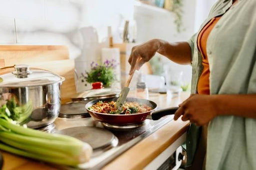 Professional Female Cook For A Family Of 2 - Dio Kollections